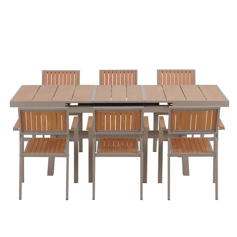 Experience Outdoor Dining Freedom with a Flexible Set