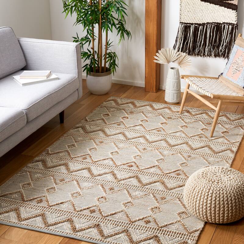 SAFAVIEH Handmade Natura Erzsi Geometric Jute Rug - 4' x 6' - Natural/Ivory