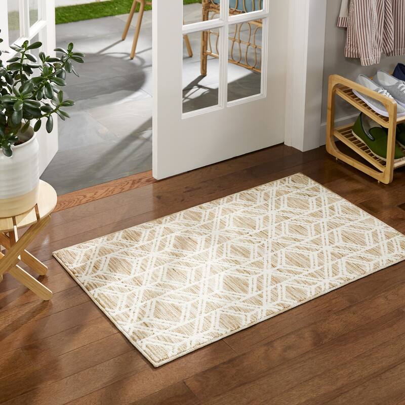 TOWN & COUNTRY EVERYDAY Walker Modern Diamond Everwash Washable Multi-Use Non-Slip Backing Decorative Rug - 24"x40" - Beige