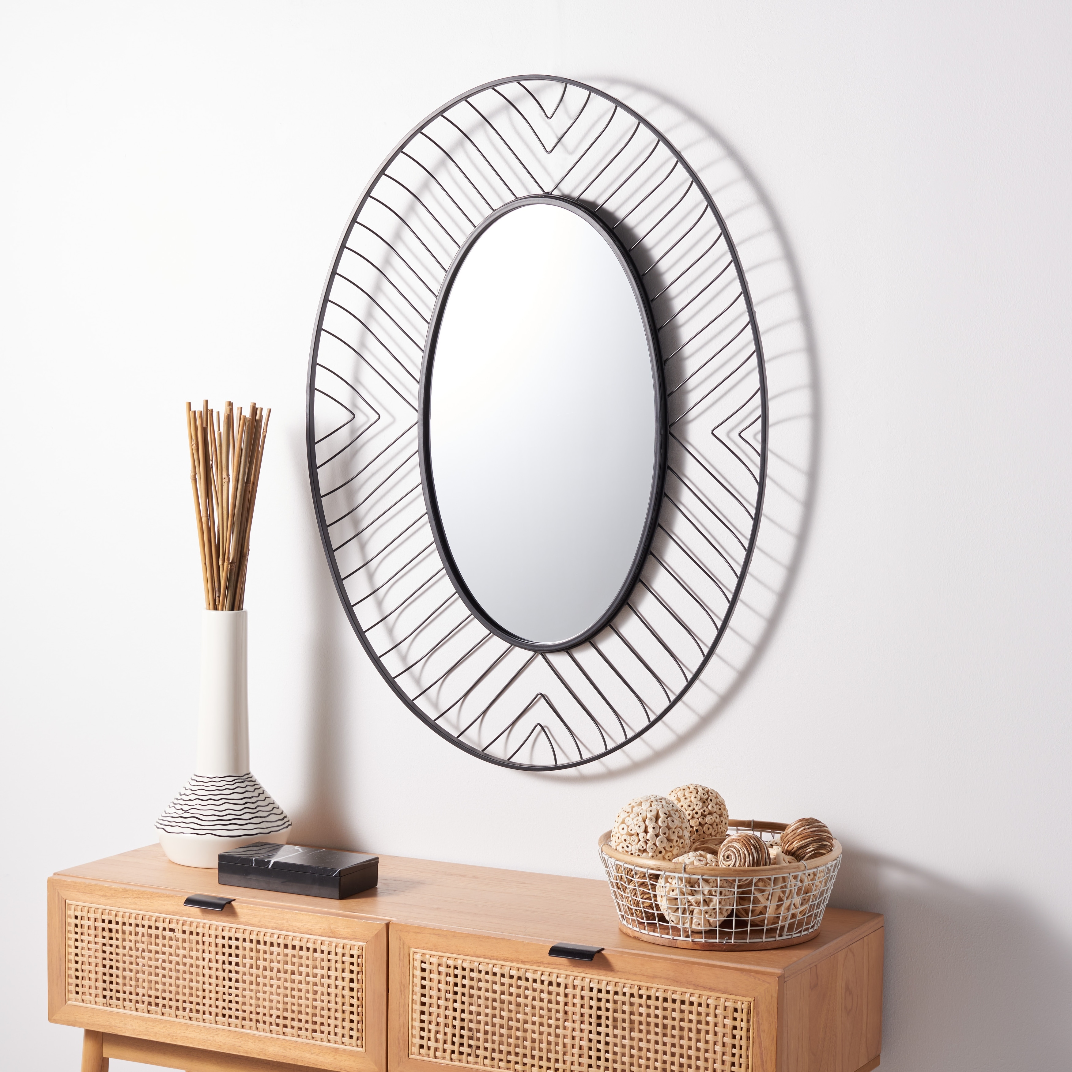 SAFAVIEH Hali 37-inch Oval Black Mirror - 26.8" W x 2" D x 36.5" H - 27Wx2Dx37H