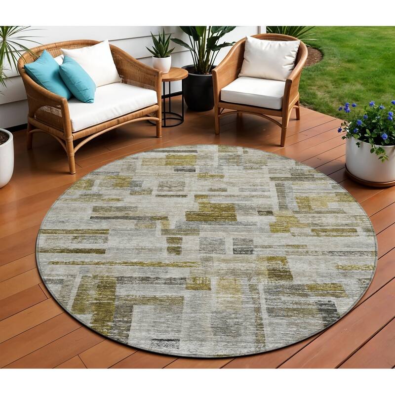 HomeRoots Striped Transitional Rectangle Outdoor Rug - 8' Round