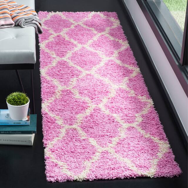SAFAVIEH Dallas Shag Giusy Trellis 1.5-inch Thick Rug - 2'3" x 8' Runner - Pink/Ivory