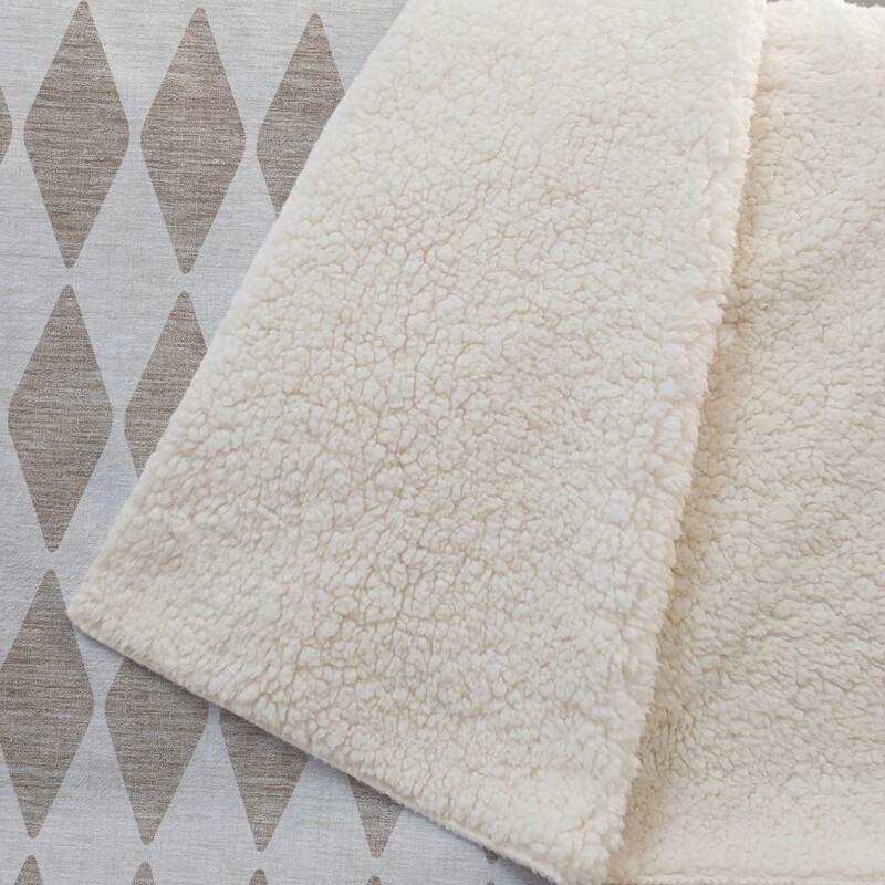 Premium Machine Washable Modern Argyle Sherpa Throw Blanket