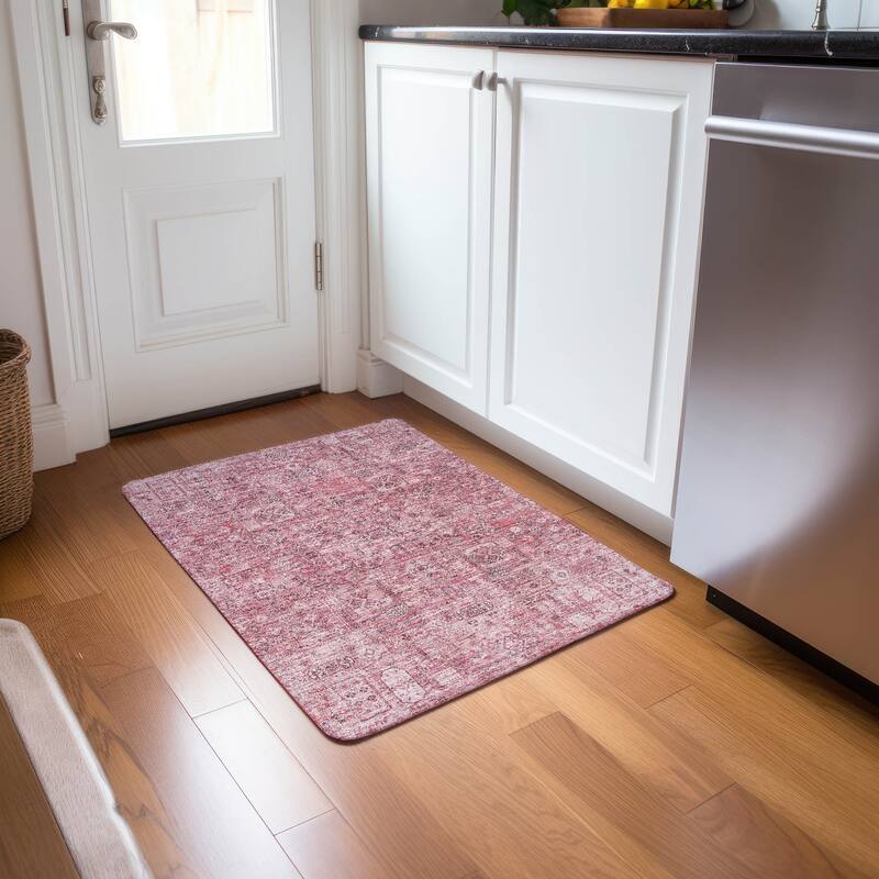 Machine Washable Indoor/ Outdoor Chantille Vintage Traditional Rug - Pink - 1'8" x 2'6"