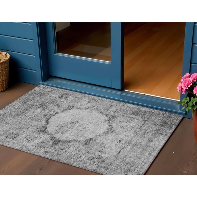 HomeRoots Oriental Traditional Rectangle Outdoor Rug - 3' x 5'