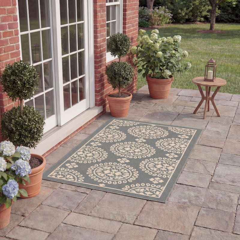 SAFAVIEH Courtyard Lyndy Rug