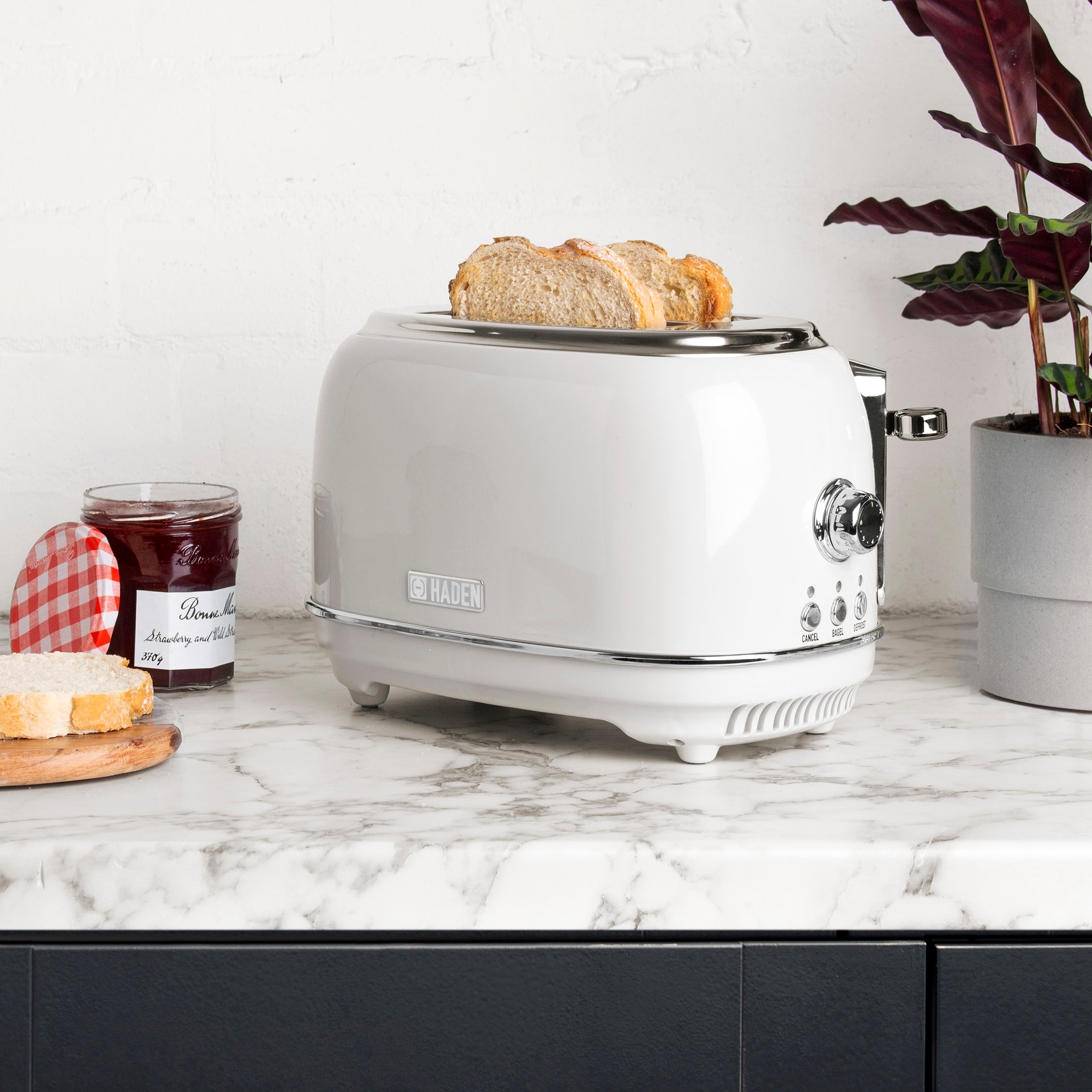 MegaChef 4 Slice Toaster in Stainless Steel Silver