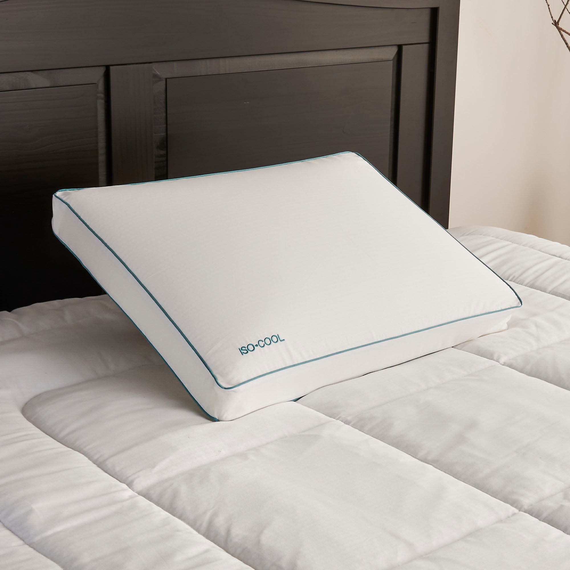 ISOCOOL Side Sleeper Pillow featuring Serene Foam