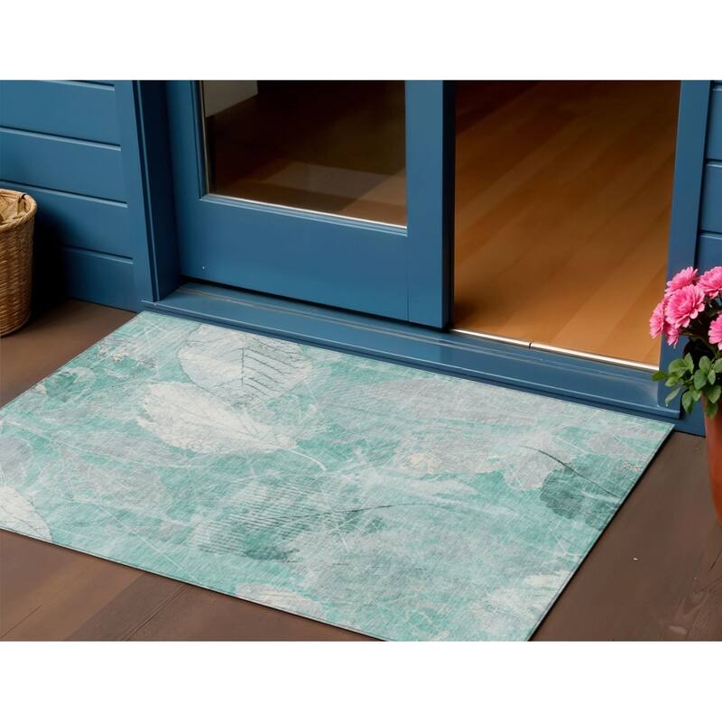 HomeRoots Floral Transitional Rectangle Outdoor Rug - 3' x 5'