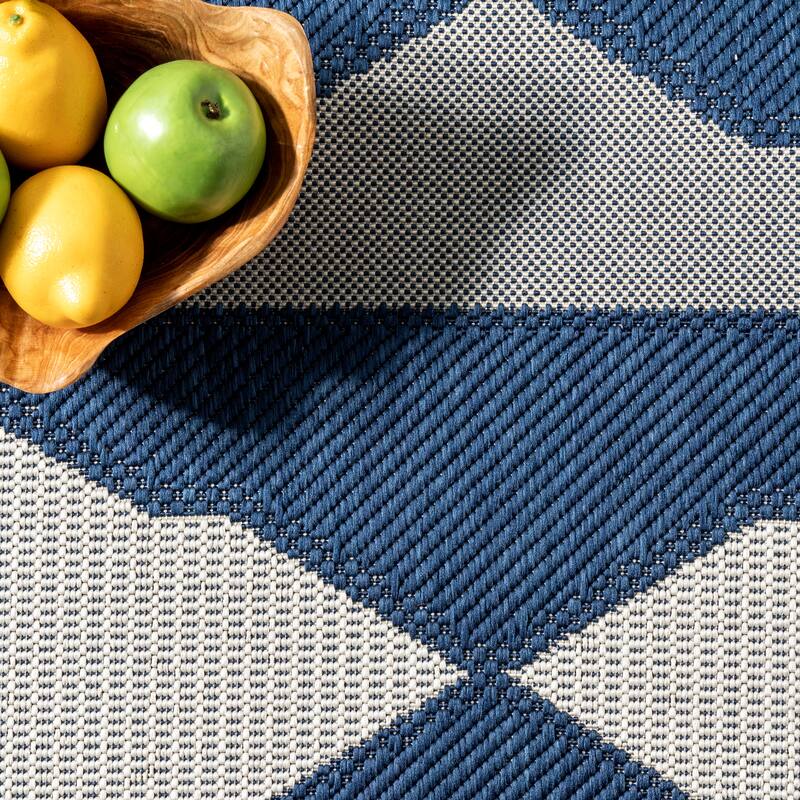 Nuloom Mickey Geometric Indoor/Outdoor Area Rug