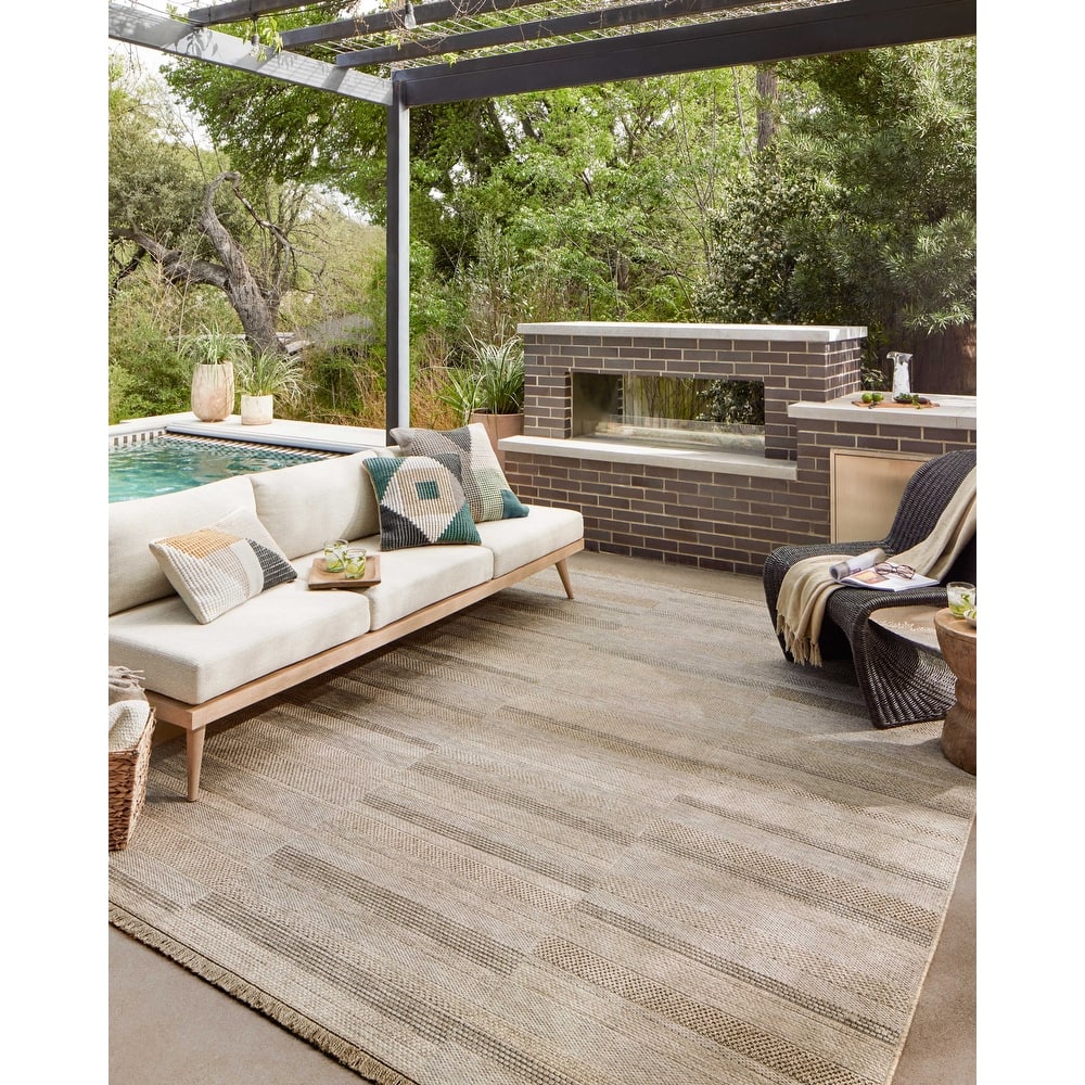 Alexander Home Dana Indoor / Outdoor Modern Area Rug