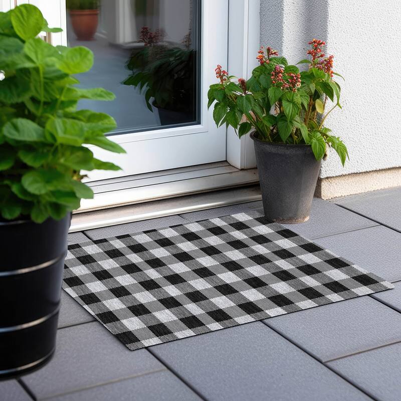 Machine Washable Indoor/ Outdoor Chantille Plaid Stripe Rug - Black - 1'8" x 2'6"