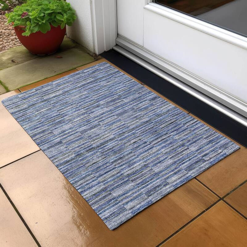 Machine Washable Indoor/ Outdoor Chantille Contemporary Geo Rug - Navy - 1'8" x 2'6"