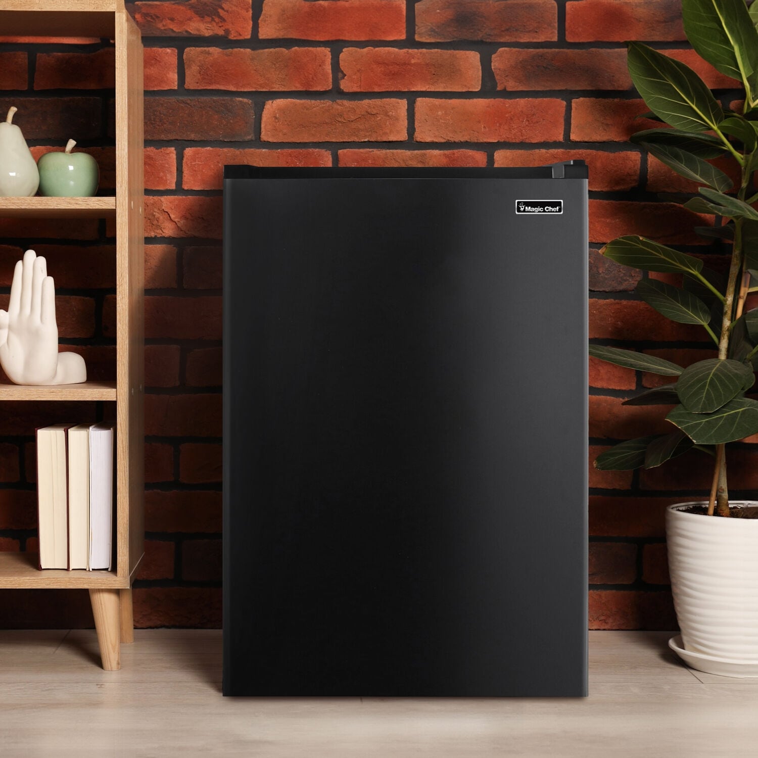 Magic Chef 4.4 Cu. Ft. Mini Fridge - Bed Bath & Beyond - 43655419