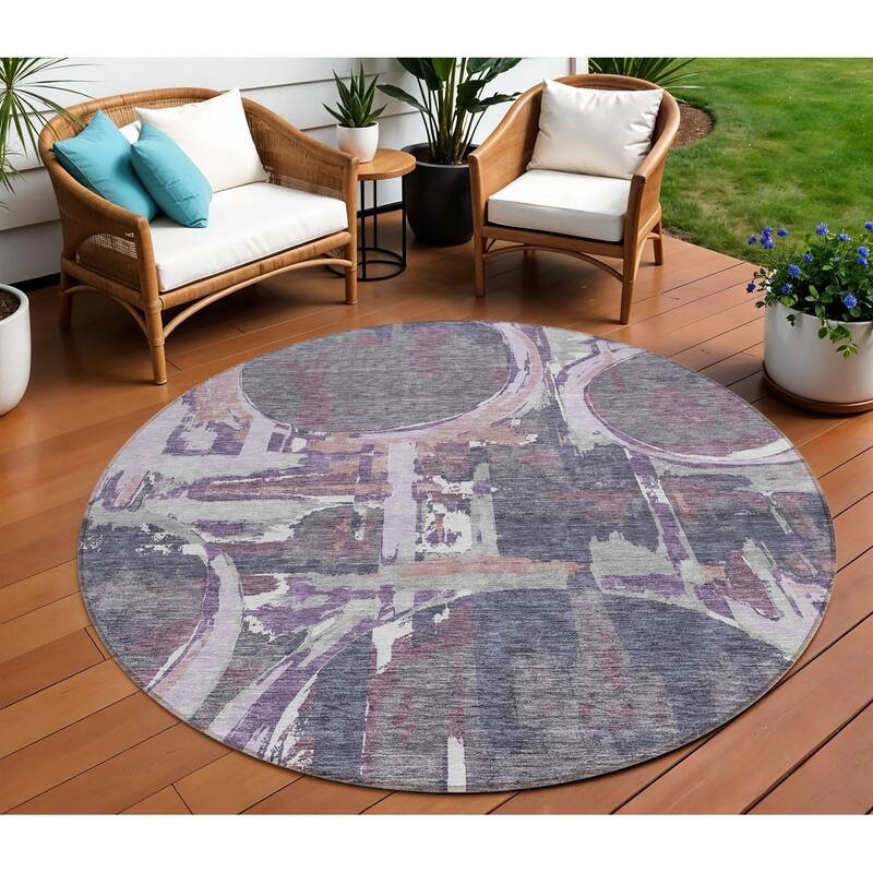 HomeRoots Geometric Transitional Rectangle Outdoor Rug - 8' Round