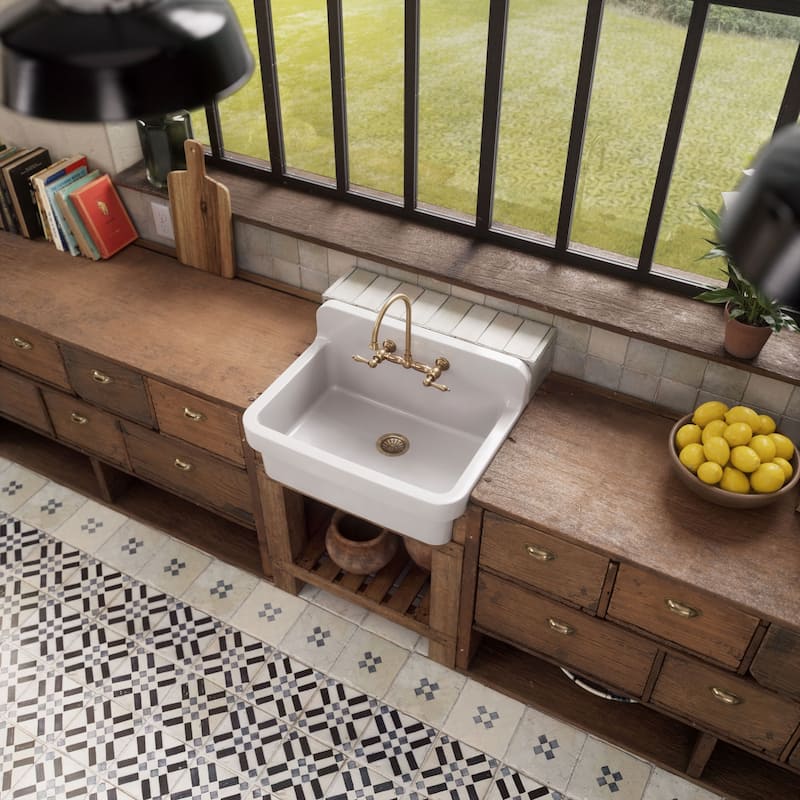 Old Fashioned Country Farmhaus Sink