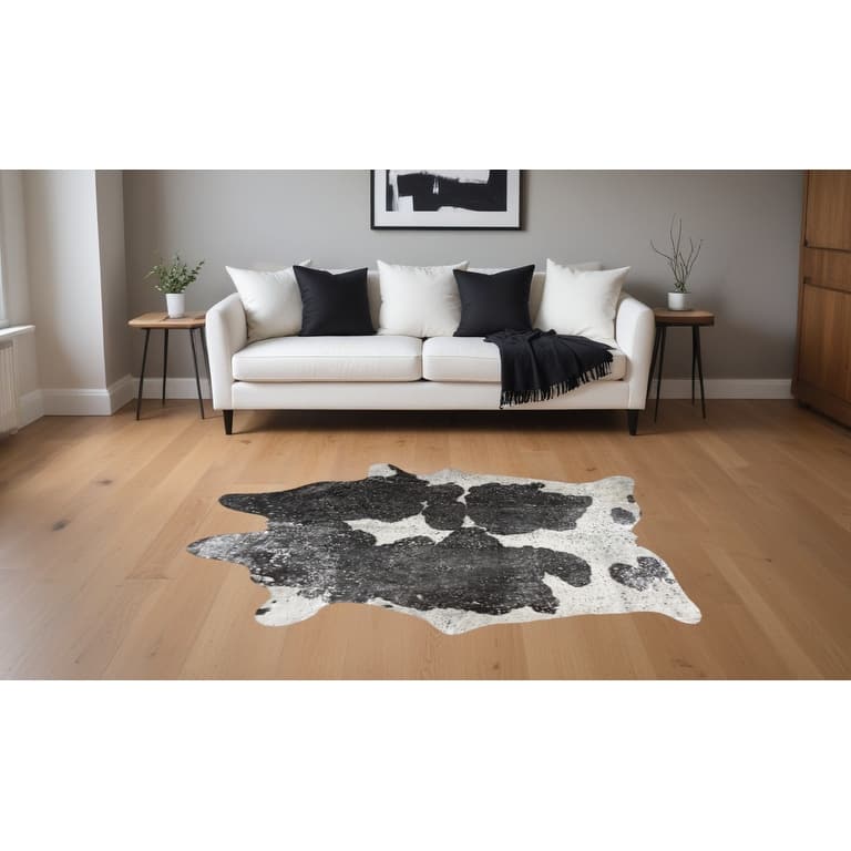 Miki Modern Stain Resistant Area Rug By HomeRoots - 84' X '60' X '0.1