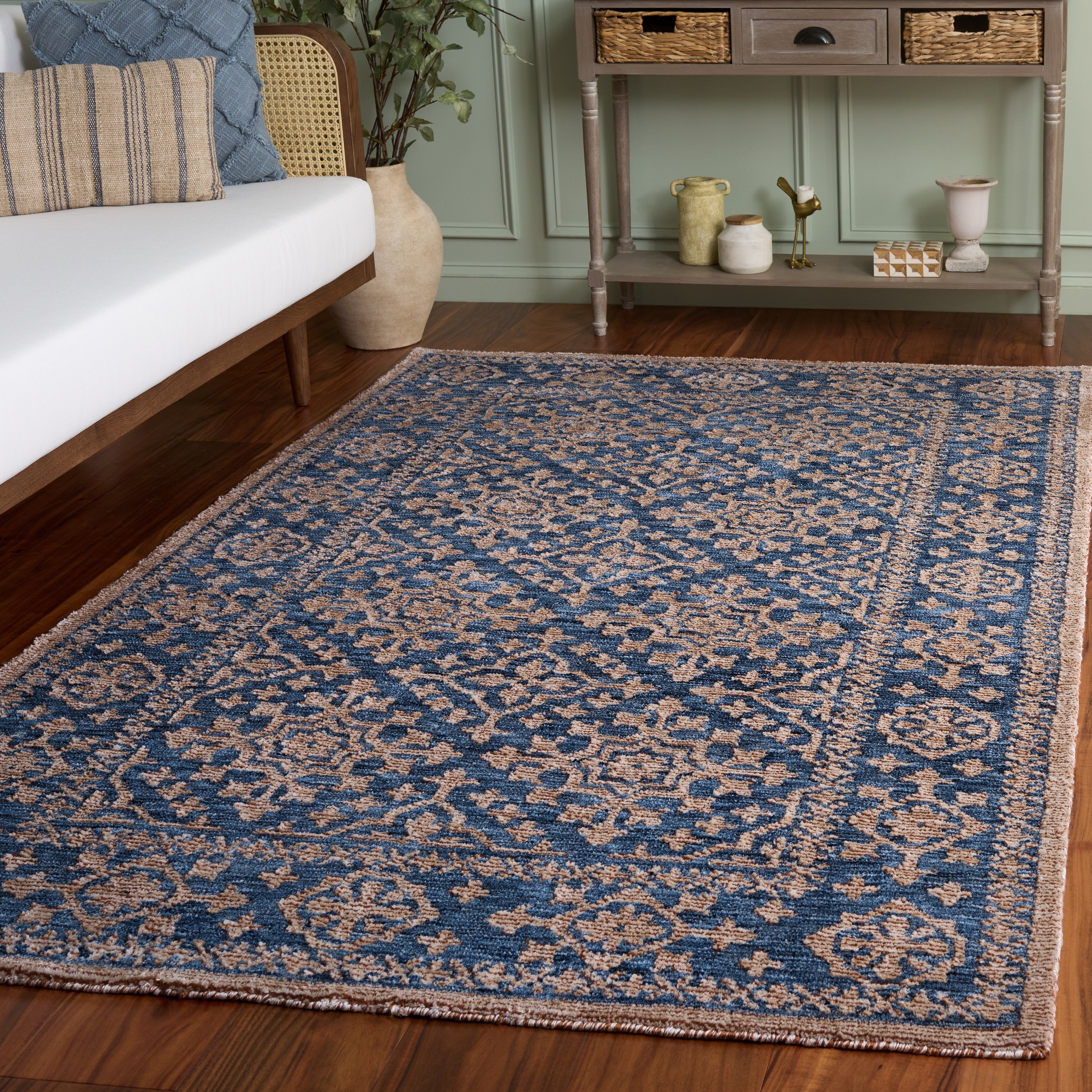SAFAVIEH Audrey Handmade Danai Rug