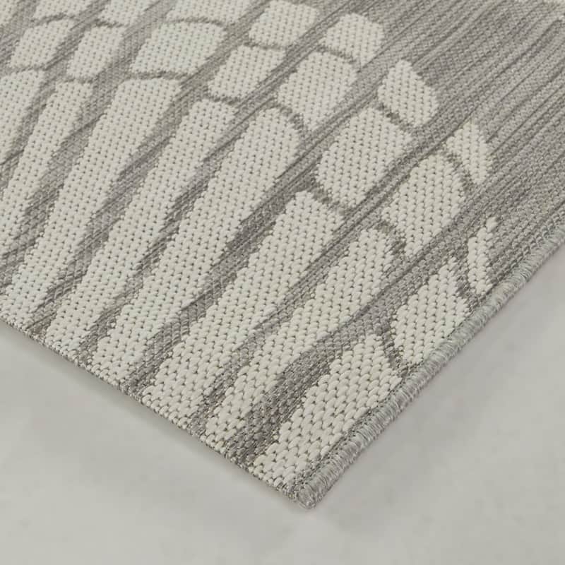 Gaden Coastal Shell Indoor/Outdoor Area Rug