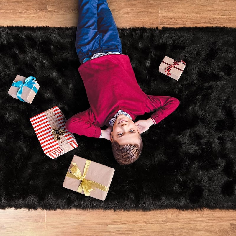 Shaggy Faux Fur Sheepskin Area Rug Super Soft Home Decor Carpet - 2' x 4' - Black