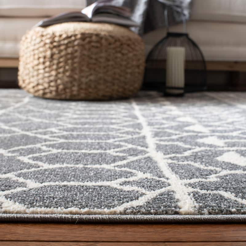 SAFAVIEH Kasbah Mihoko Moroccan Tassel Rug