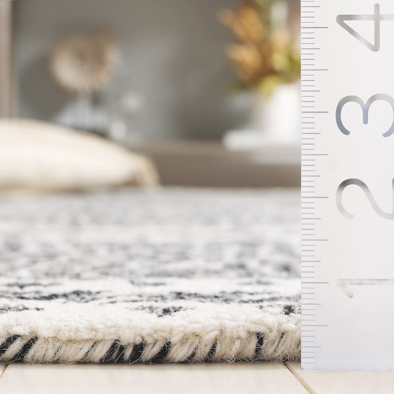 SAFAVIEH Handmade Micro-Loop Jelske Wool Rug