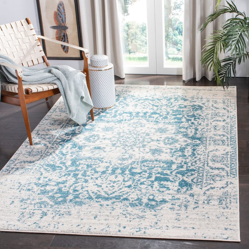 SAFAVIEH Madison Snowflake Medallion Rustic Farmhouse Distressed Rug