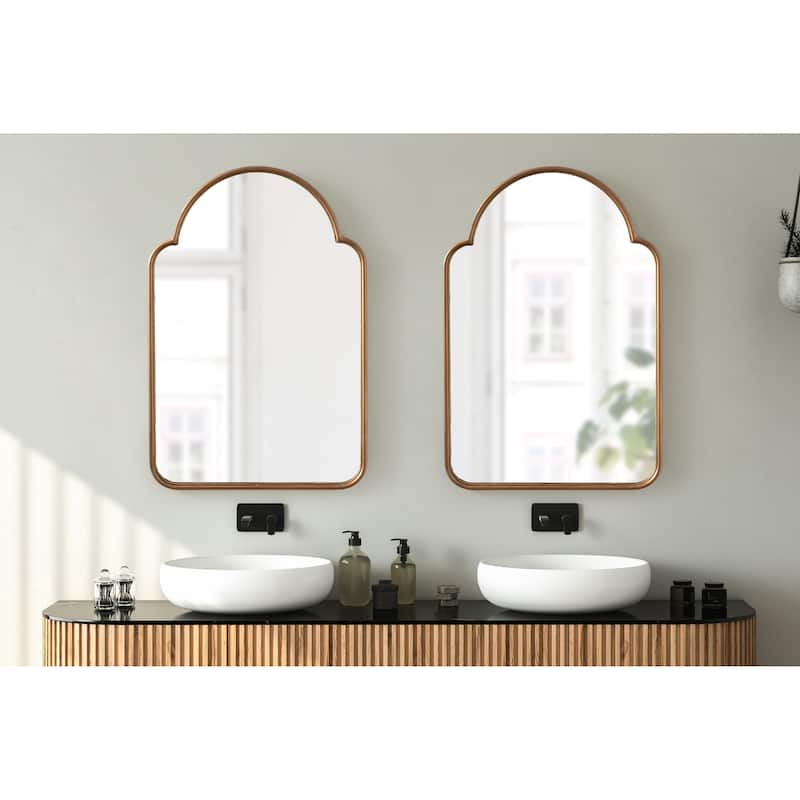 Kate and Laurel Arthell Scalloped Wall Mirror