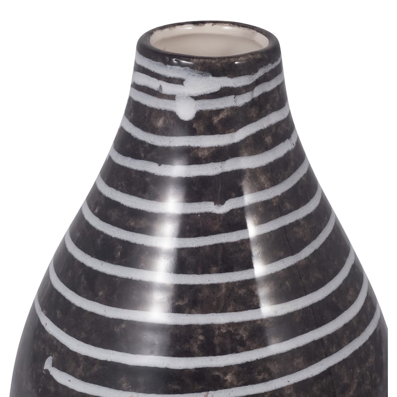 Sagebrook Home Ceramic Vase - Perfect For Stylish Floral Arrangements