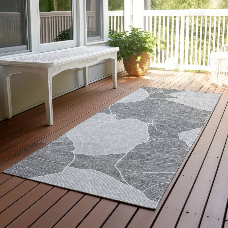 Machine Washable Indoor/ Outdoor Tropical Floral Chantille Rug - Gray - 2'3" x 7'6"
