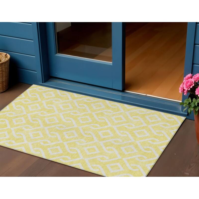 HomeRoots Geometric Transitional Rectangle Outdoor Rug - 3' x 5'