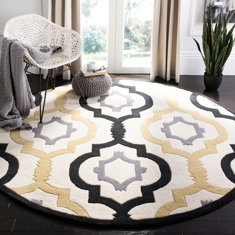 SAFAVIEH Handmade Chatham Vaka Modern Wool Rug - 5' Round - Ivory/Multi