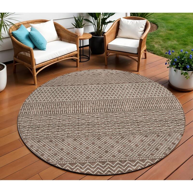 HomeRoots Chevron Modern Rectangle Outdoor Rug - 8' Round