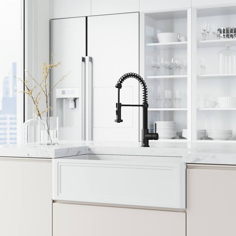 VIGO Edison 19" H Single Handle Pull-Down Sprayer Kitchen Faucet Set with Touchless Sensor