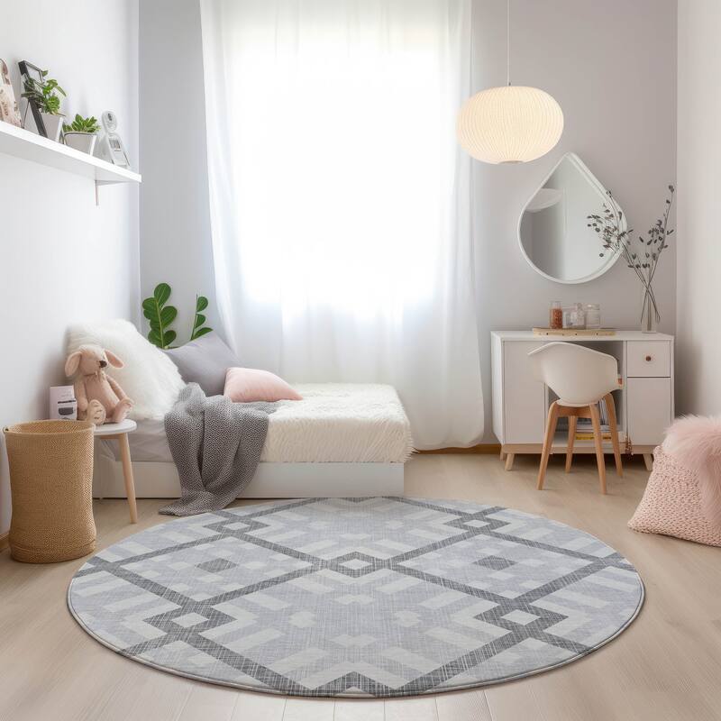Machine Washable Indoor/ Outdoor Chantille Contemporary Trellis Rug - Silver - 8' x 8'