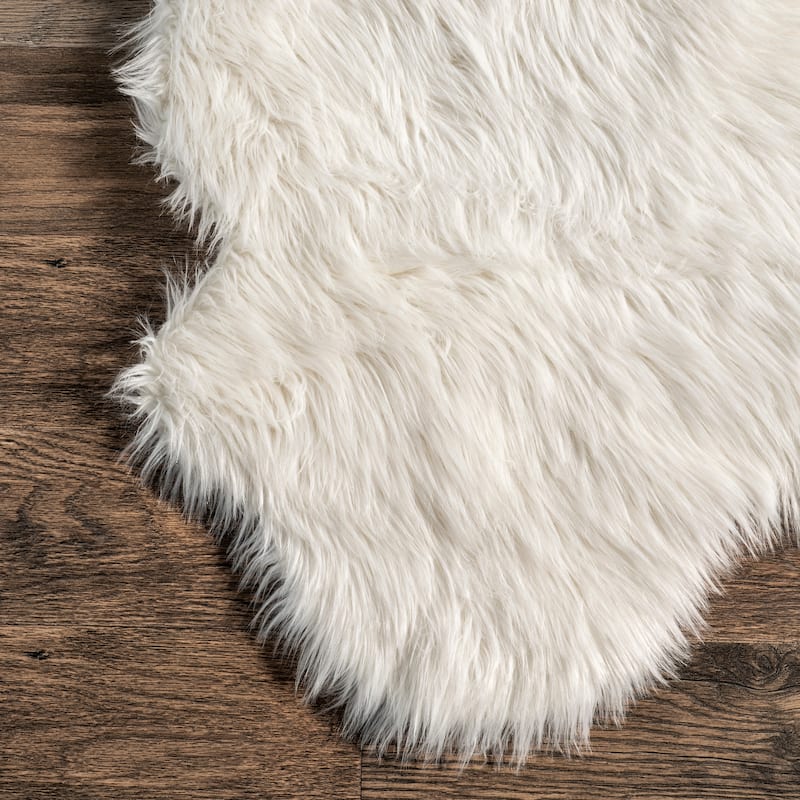 Nuloom Deonna Faux Sheepskin Shag Area Rug - 5'3" x 6'