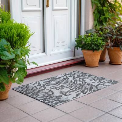 Machine Washable Indoor/ Outdoor Chantille Abstract Animal Print Rug