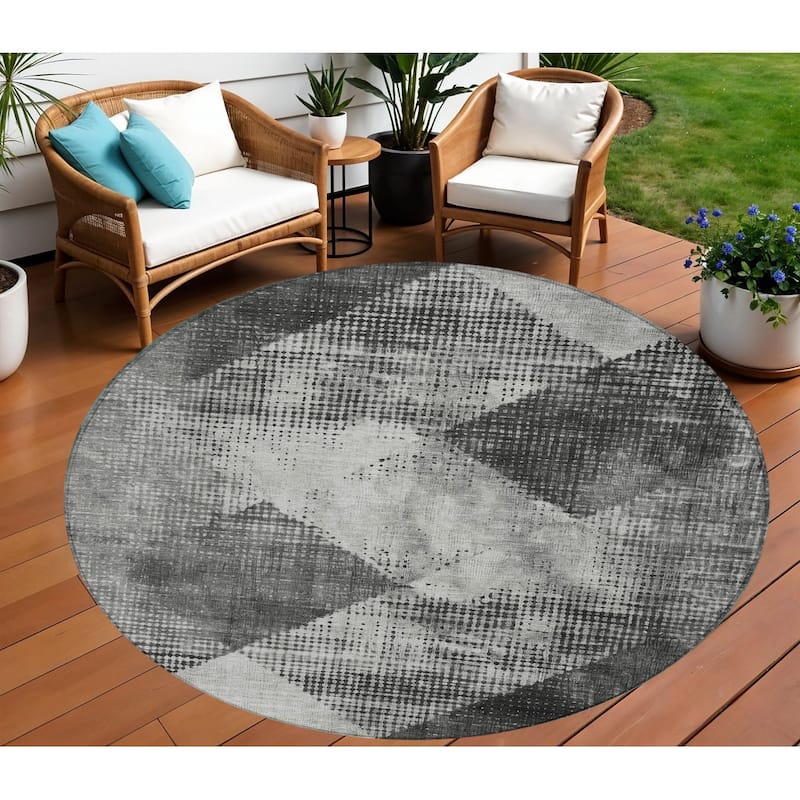 HomeRoots Geometric Transitional Rectangle Outdoor Rug - 8' Round