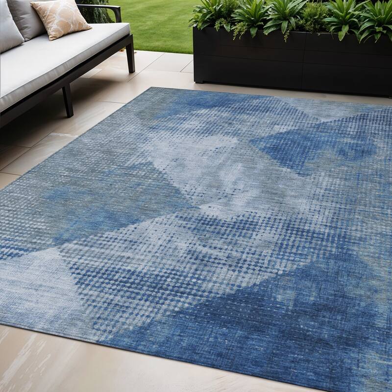 HomeRoots Geometric Transitional Rectangle Outdoor Rug - 5' X 8'