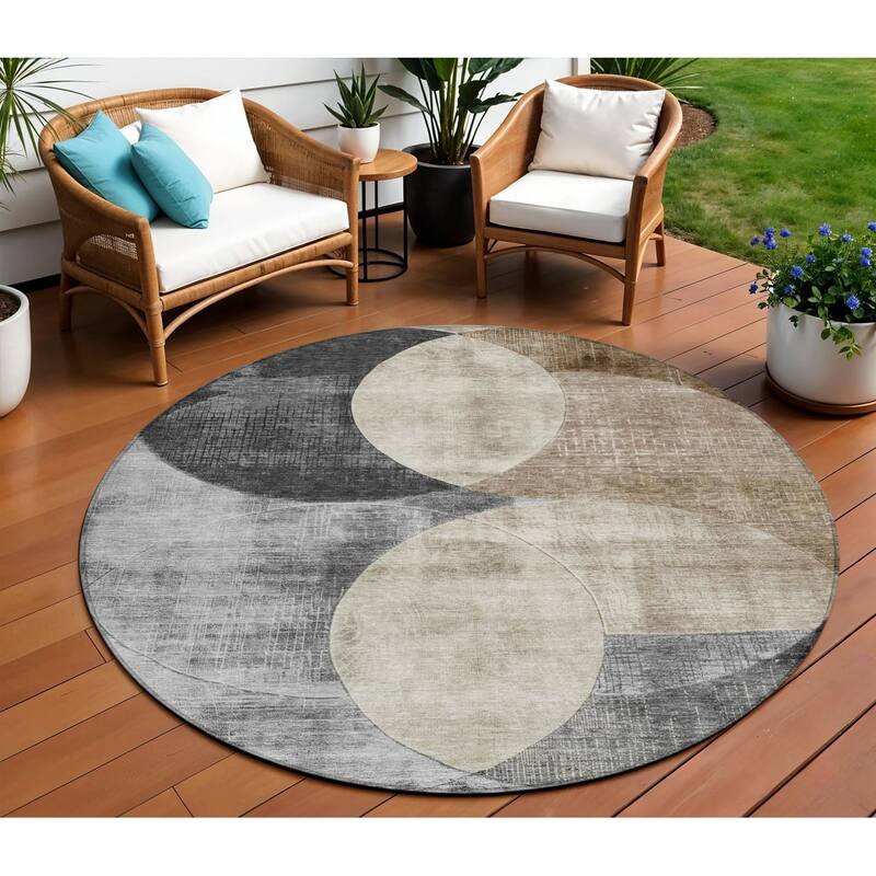 HomeRoots Geometric Transitional Rectangle Outdoor Rug - 8' Round