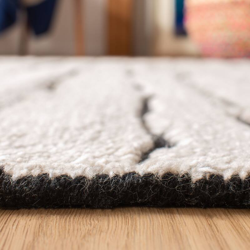 SAFAVIEH Hand-Knotted Casablanca Shag Siret Tribal Wool Rug
