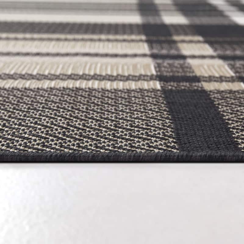 Hamish Plaid Patio Indoor/Outdoor Area Rug