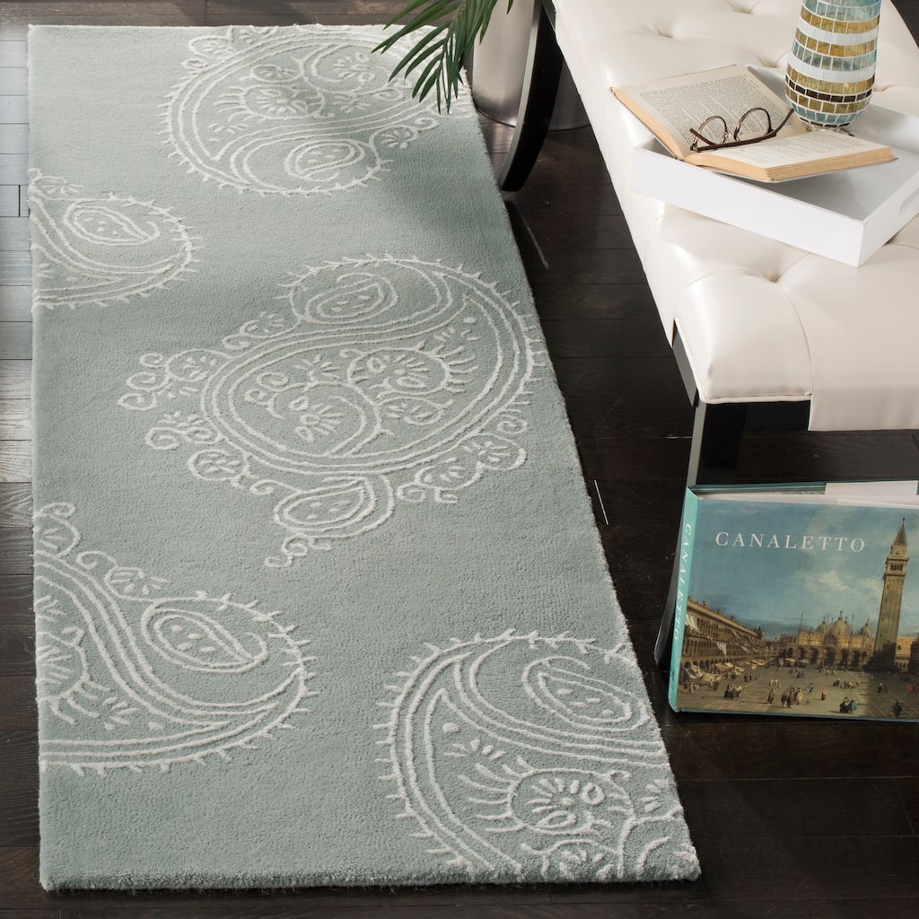 SAFAVIEH Handmade Bella Kristiana Paisley Modern Floral Wool Rug