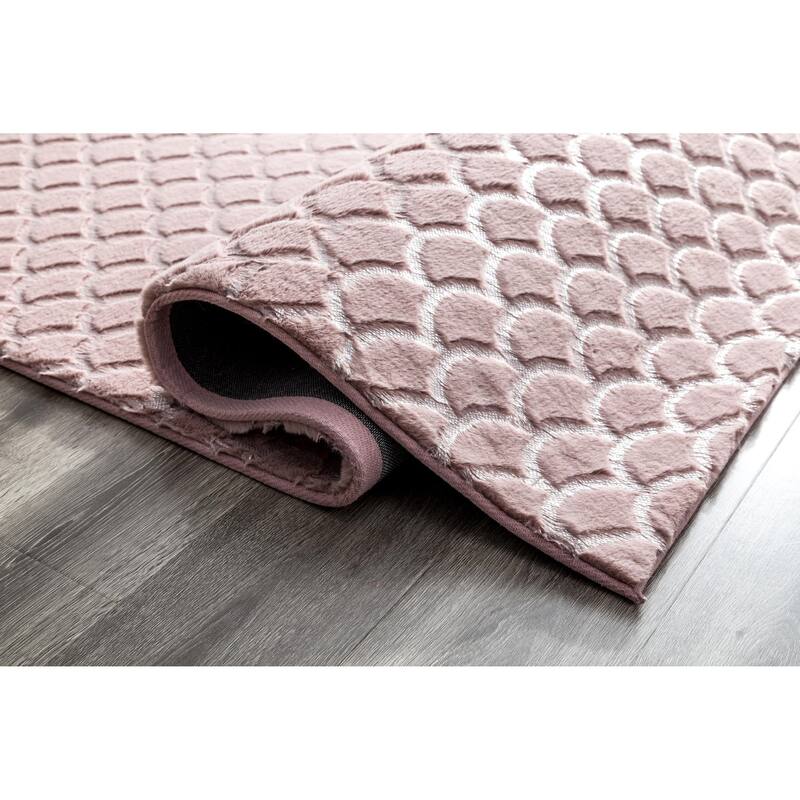 Chryso Collection Faux Fur Rug with Foil