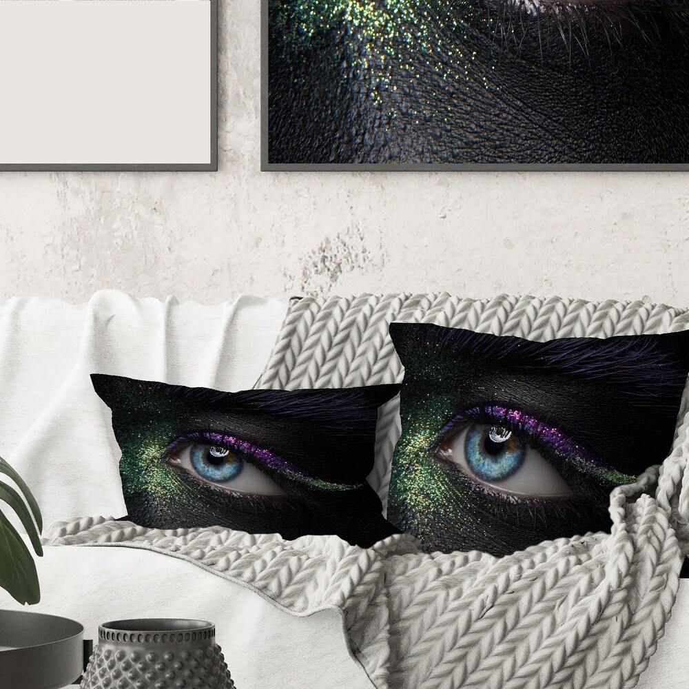 https://ak1.ostkcdn.com/images/products/is/images/direct/88a6add9db616224a7fe8a323fc6eae33a5589ad/Designart-%27Female-Eyes-With-Green-%26-Purple-Pigment-%26-Sparkles%27-Modern-Printed-Throw-Pillow.jpg