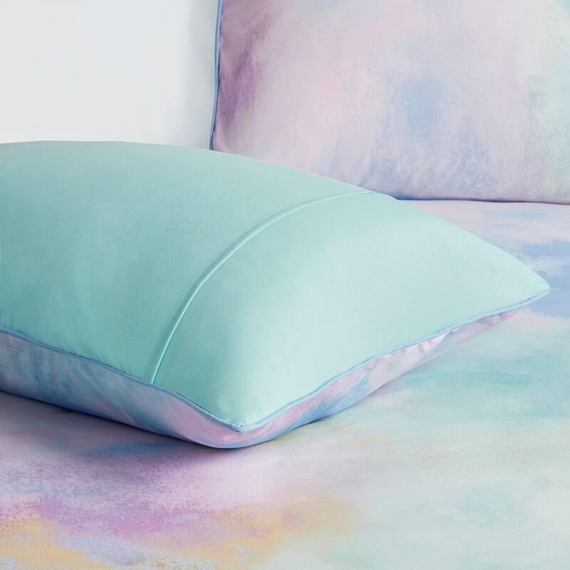 Intelligent Design Karissa Watercolor Tie Dye Printed Comforter Set with Throw Pillow