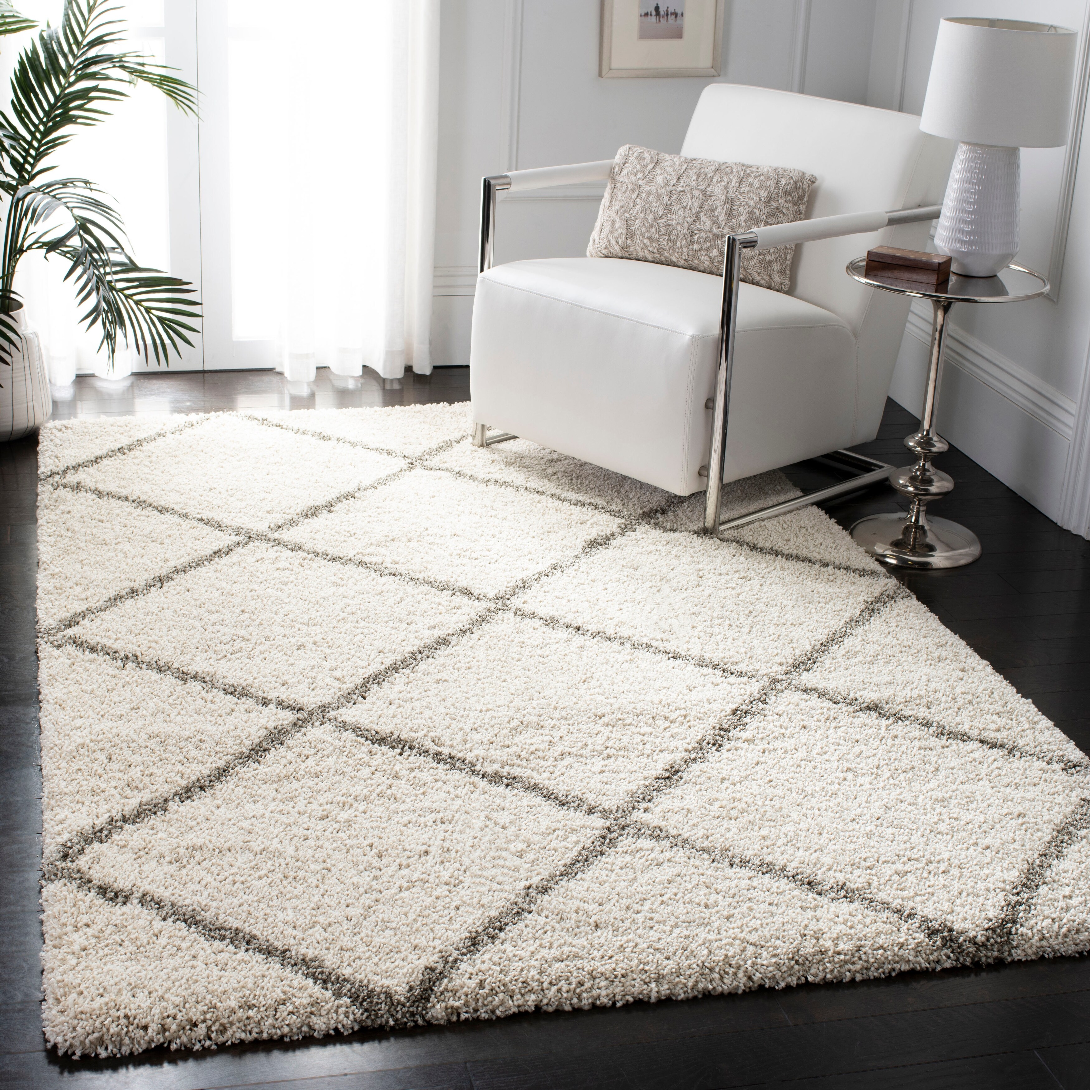 SAFAVIEH Hudson Shag Estella Diamond Trellis 2-inch Thick Rug - Ivory/Grey - 4' x 6'