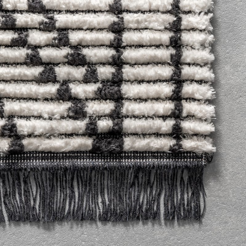 Nuloom Tatiana Soft Shaggy Textured Modern Diamond Fringe Area Rug