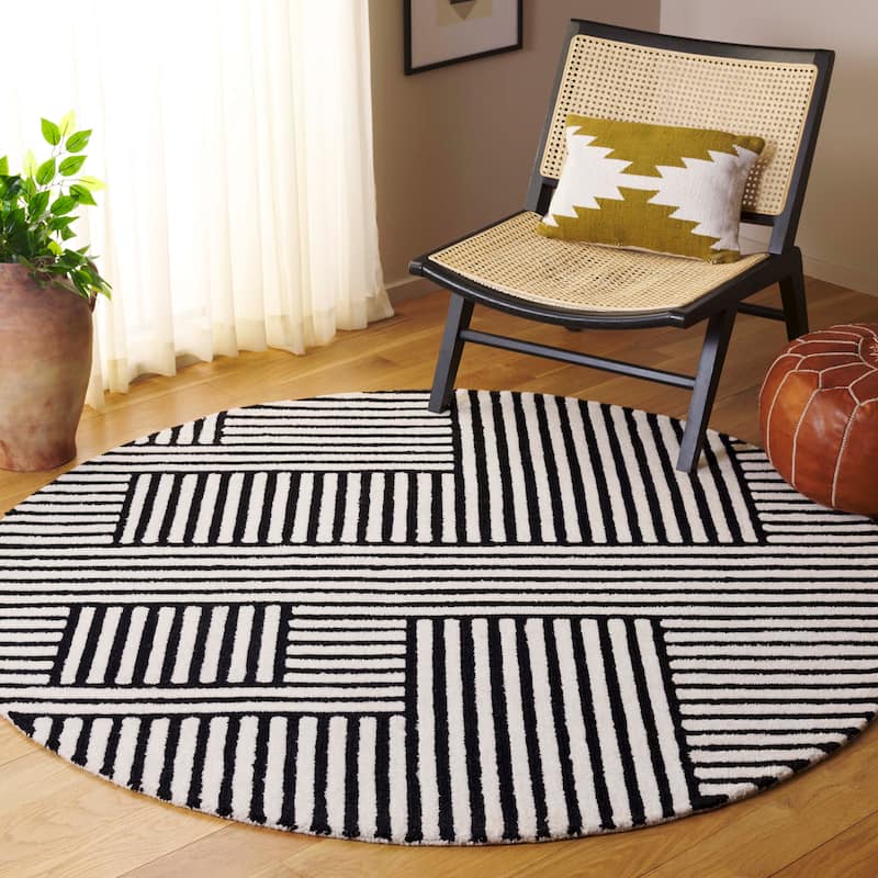 SAFAVIEH Handmade Chatham Eldbjorg Geometric Wool Rug
