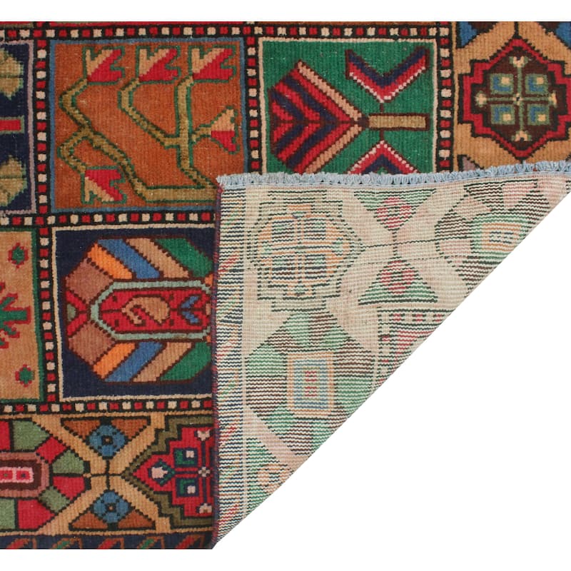 Fine Vintage Bakhtiari Fuat Red/Green Rug - 5'8" x 9'3"